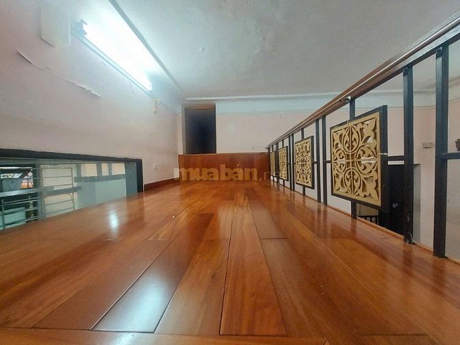 Chính chủ cho thuê căn hộ tập thể 70m2, tầng 2 phố Quán Thánh, Ba Đình