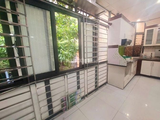 Chính chủ cho thuê căn hộ tập thể 70m2, tầng 2 phố Quán Thánh, Ba Đình