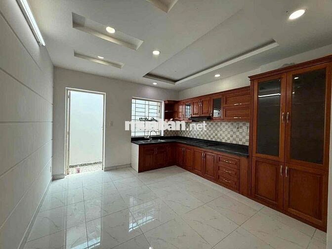 NHÀ GẦN NGÃ TƯ GA. TRỆT 2 LẦU 3PN 4WC ( SÂN XE HƠI )