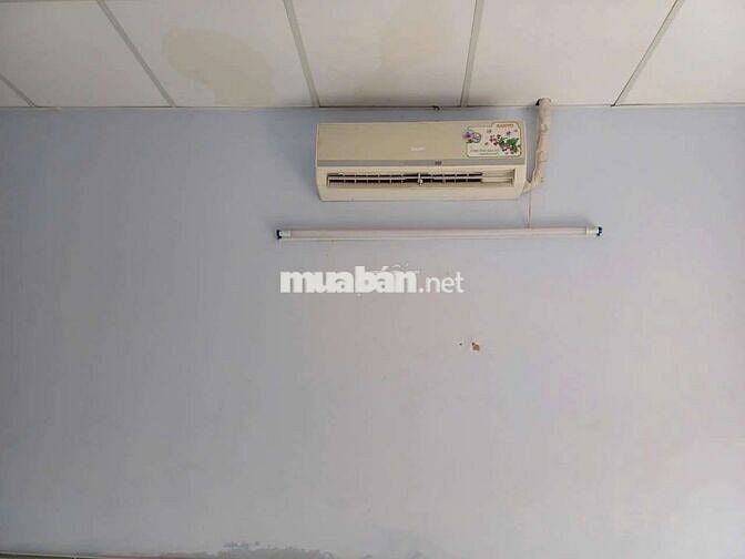 Nhà nhỏ không gác có sẵn máy lạnh điện trả đồng hồ chính nhà nước