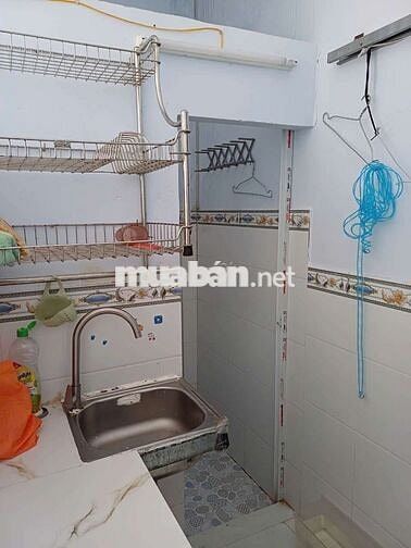 Nhà nhỏ không gác có sẵn máy lạnh điện trả đồng hồ chính nhà nước