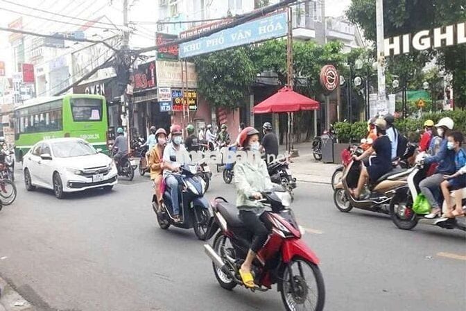 Nhà phố 6,2m x 25m. 150m2 3 tầng Mặt tiền Nguyễn Ảnh Thủ Lê Văn Khương