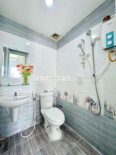 Cho Thuê Căn Studio Ban Công Tách Bếp Thang Máy Full NT Ngay Quận 1