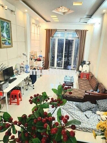 Nhà cho thuê mt đường huỳnh văn gấm .Dt 4×20m đúc 2 lầu mới như hình