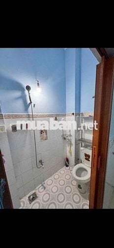 Nhà trần hữu trang.1 trệt,1 lầu.gần ngay chợ.