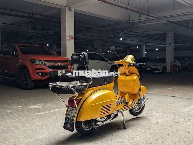 Vespa cổ Sprint Veloce 150cc dọn đẹp