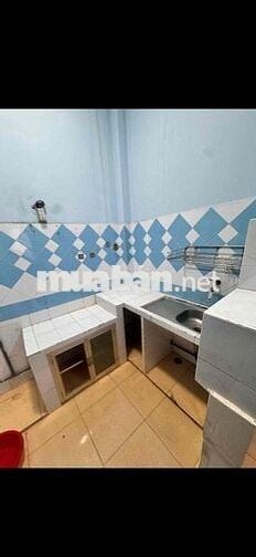 Nhà trần hữu trang.1 trệt,1 lầu.gần ngay chợ.