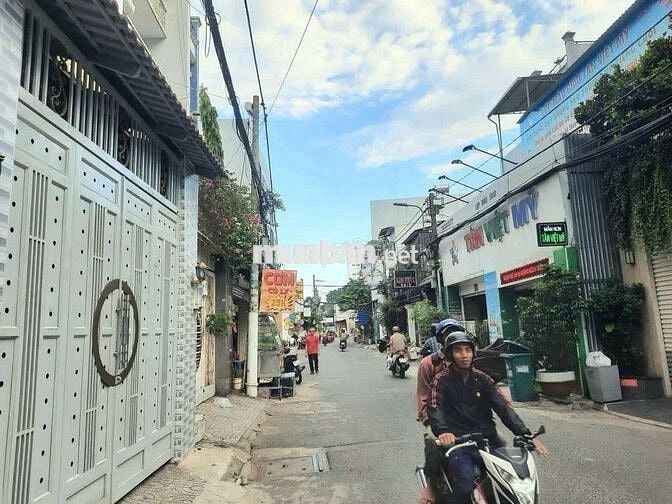 Nhà cho thuê mt đường huỳnh văn gấm .Dt 4×20m đúc 2 lầu mới như hình