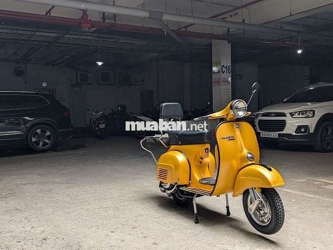 Vespa cổ Sprint Veloce 150cc dọn đẹp