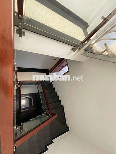 Cần cho thuê nhà P TMT Q12 .DT 4 x15 1 trệt 1 lửng 3lầu 4PN 5WS