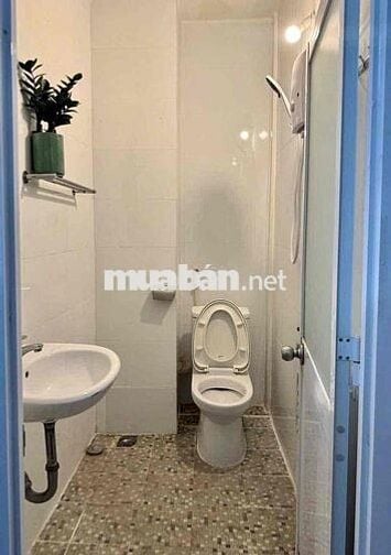 cho thuê phòng ban công thoáng ngay trung tâm Q1 gần đại học Mở