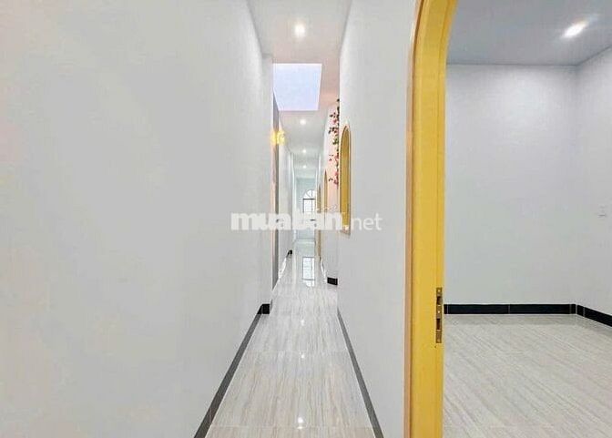 NÓNG HỔI ! Nhà đẹp hẻm oto tìm chủ mới ngay Thới Tam Thôn giá 810triệu