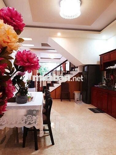 CHO THUÊ NHÀ 3 LẦU FULL NỘI THẤT HƯNG PHÚ CTY8 GIÁ 12TR/THÁNG