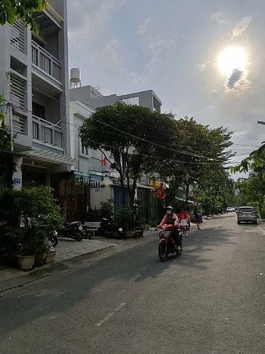 Bán nhà phố vị trí đẹp mặt tiền đường số 41, phường Tân Quy, Quận 7