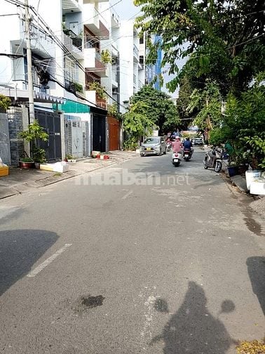 Bán nhà phố vị trí đẹp mặt tiền đường số 41, phường Tân Quy, Quận 7