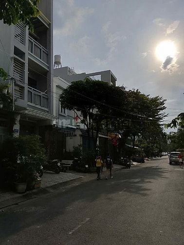 Bán nhà phố vị trí đẹp mặt tiền đường số 41, phường Tân Quy, Quận 7