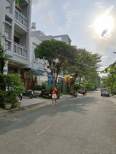 Bán nhà phố vị trí đẹp mặt tiền đường số 41, phường Tân Quy, Quận 7