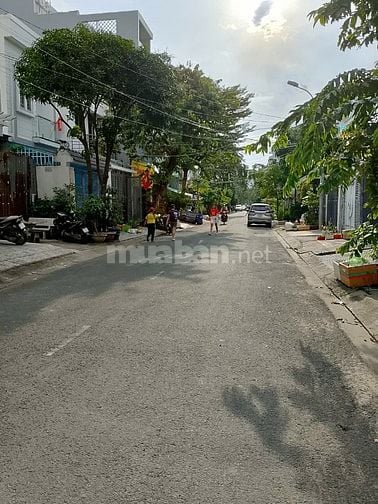 Bán nhà phố vị trí đẹp mặt tiền đường số 41, phường Tân Quy, Quận 7
