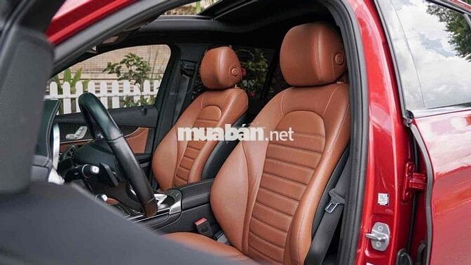 Mercedes Benz GLC 2018 300 4Matic - 99000 km
