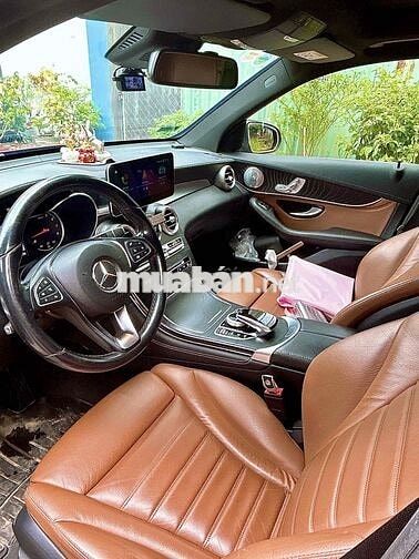 Mercedes Benz GLC 2018 300 4Matic - 99000 km