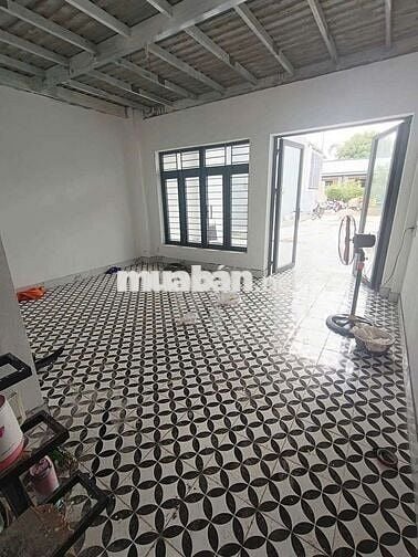 Cho thuê nhà sân xe tải có vườn tròng rau nuôi gà