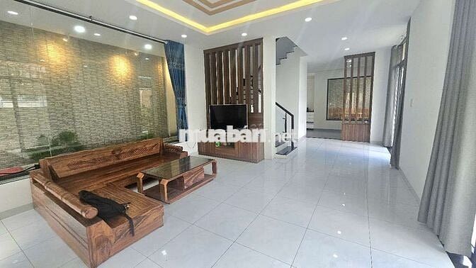 BIỆT THỰ HỒ BƠI, 10X20, 3 TẦNG, MỚI 99%