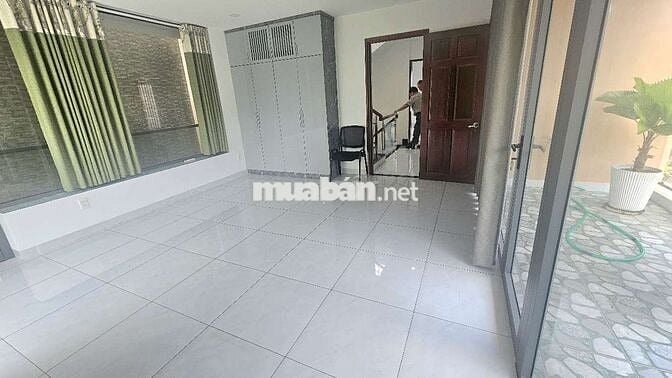 BIỆT THỰ HỒ BƠI, 10X20, 3 TẦNG, MỚI 99%