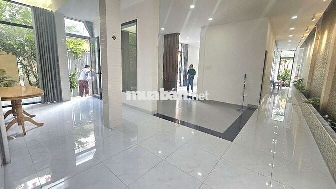 BIỆT THỰ HỒ BƠI, 10X20, 3 TẦNG, MỚI 99%