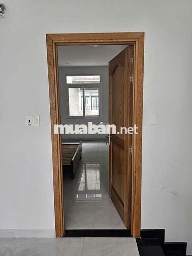 Bán nhanh nhà 1 trệt 2 lầu, 4pn + 2wc_ Cách Hóc Môn 1km, thương lượng