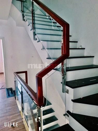 Chính chủ gửi e căn nhà ecolack thiên Đàng 1 mặt sau hồ bơi mặt 