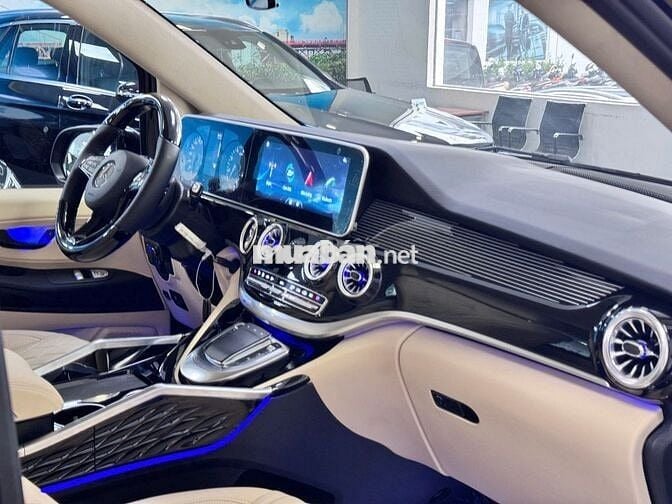 Mercedes Benz V Class 2022  - 800 km