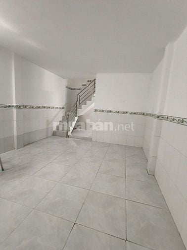  Nhà 88m2 gần ngã 3 mỹ hạnh, 2pn giá hơn 450tr cách kcn nhị xuân 2km