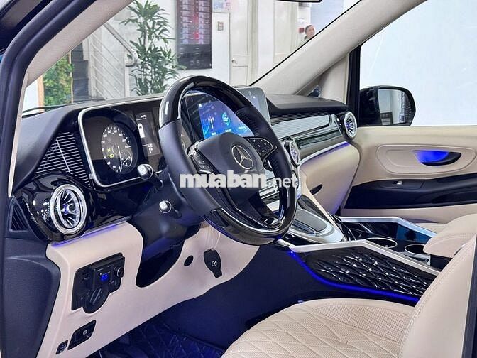 Mercedes Benz V Class 2022  - 800 km