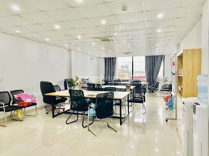 Chính chủ cho thuê văn phòng Nguyễn Văn Huyên, 150m2, rẻ nhất khu vực