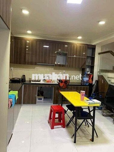 nhà 6x15m 1 hầm 4 lầu có 5 phong ngủ 5wc sân thượng