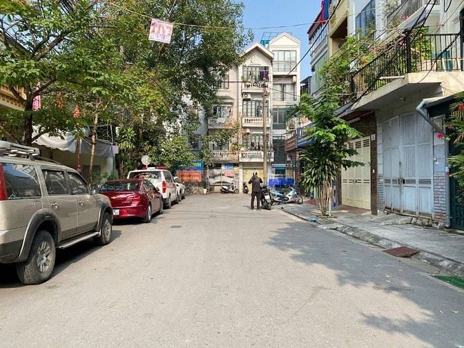 CẦN BÁN NHÀ PHỐ TÔN ĐỨC THẮNG 9,9 TỶ, Ô TÔ