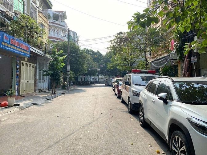 CẦN BÁN NHÀ PHỐ TÔN ĐỨC THẮNG 9,9 TỶ, Ô TÔ