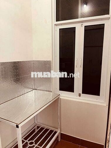 Phòng trọ khép kín nội thất cơ bản mặt phố trung tâm Văn Quán