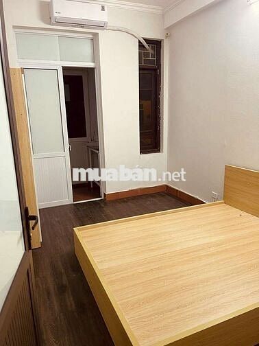 Phòng trọ khép kín nội thất cơ bản mặt phố trung tâm Văn Quán