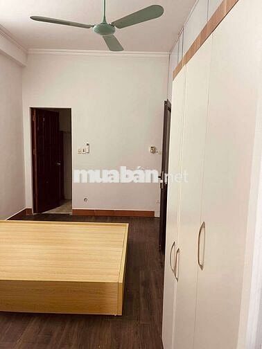 Phòng trọ khép kín nội thất cơ bản mặt phố trung tâm Văn Quán