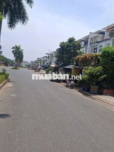 Nhà cách Hóc Môn 1km_ Hoàn thiện đẹp, view công viên_ Bao phí sang tên
