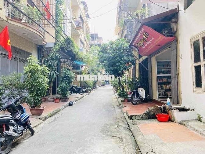 KIM ĐỒNG- OTO ĐẬU CỬA-BÁN ĐẤT TẶNG NHÀ - 45M2-3T- 13.Ty650- KV VVIP