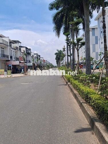 Nhà cách Hóc Môn 1km_ Hoàn thiện đẹp, view công viên_ Bao phí sang tên