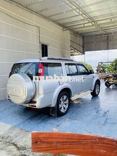 Ford Everest 2013 2.5L 4x2 MT - 30000 km
