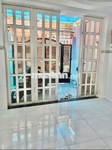 Cho Thuê Nhà 1 Trệt 2 Lầu Sân Thượng 4PN Hẻm Huỳnh Tấn Phát Q.7