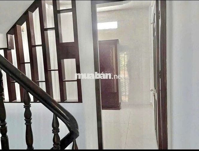 Cho Thuê Nhà 1 Trệt 2 Lầu Sân Thượng 4PN Hẻm Huỳnh Tấn Phát Q.7