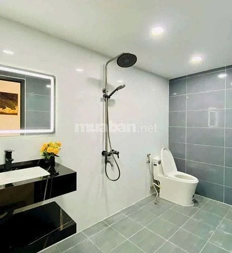 cần tiền bán gấp căn 60m2 quận 4 , hẻm oto6m, giá chào 2ty740trieu TL