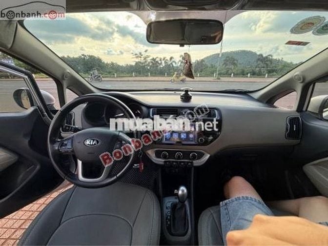 Kia Rio 1.4 AT 2015