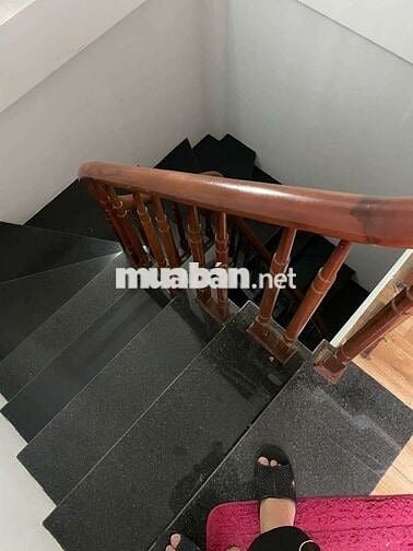 Gia đình chuyển chỗ ở cần bán lại căn nhà mới xây 6 tầng đẹp sẵn đồ