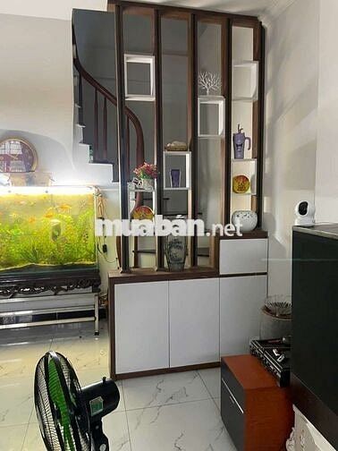 Gia đình chuyển chỗ ở cần bán lại căn nhà mới xây 6 tầng đẹp sẵn đồ